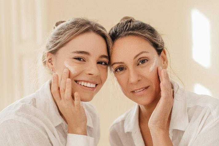 DOUBLE SERUCREAM RETINOL & HYALURONIC ACID VITAMIN E&C